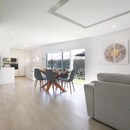 Casa De Ferias Com Piscina E Nyaraló *